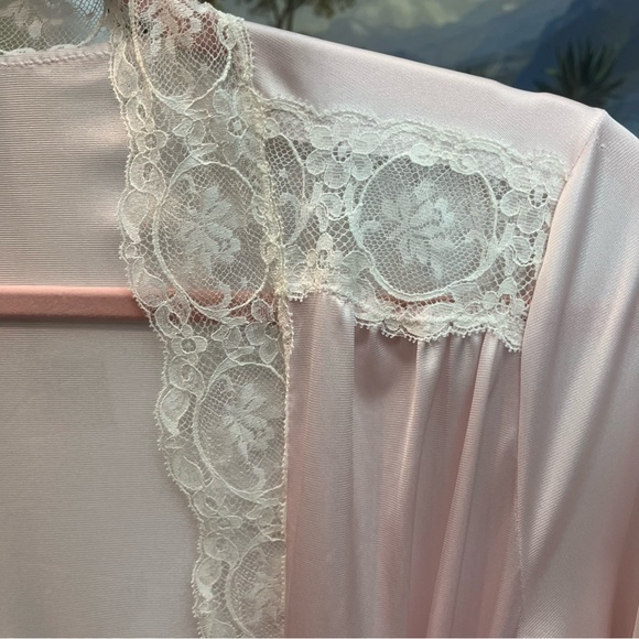 Vintage Olga Long Robe Peignoir Pink Nylon Lace Trim Size Small - Picture 13 of 13